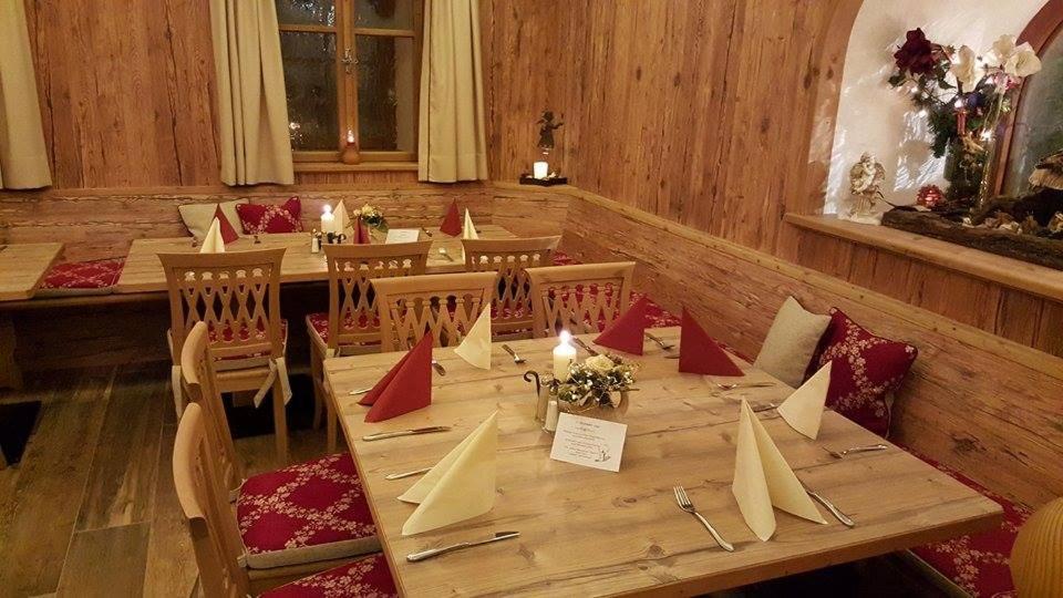 Gasthof Erzherzog Rainer - Zimmer Und Ferienwohnung Kössen Extérieur photo
