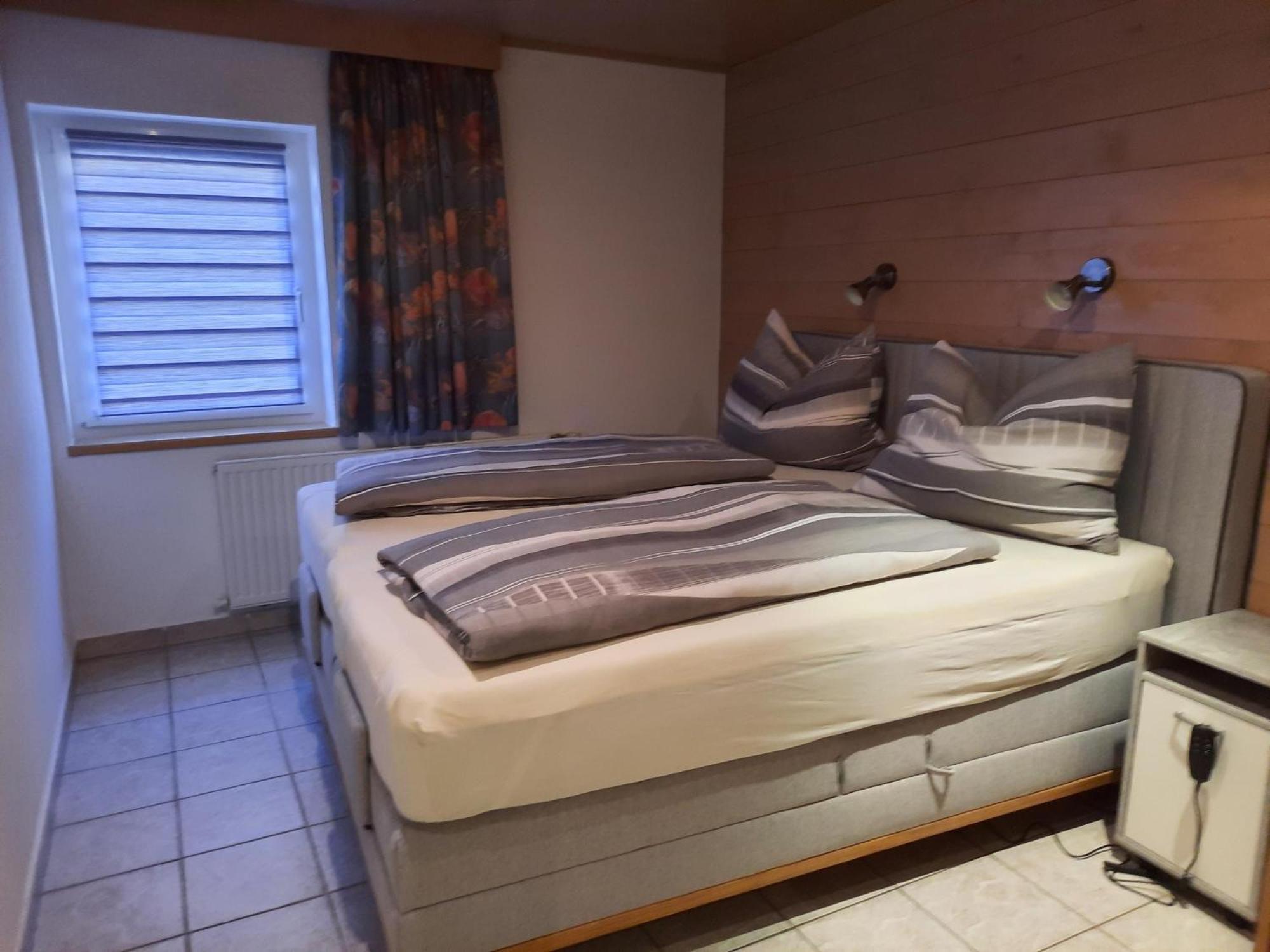 Gasthof Erzherzog Rainer - Zimmer Und Ferienwohnung Kössen Chambre photo